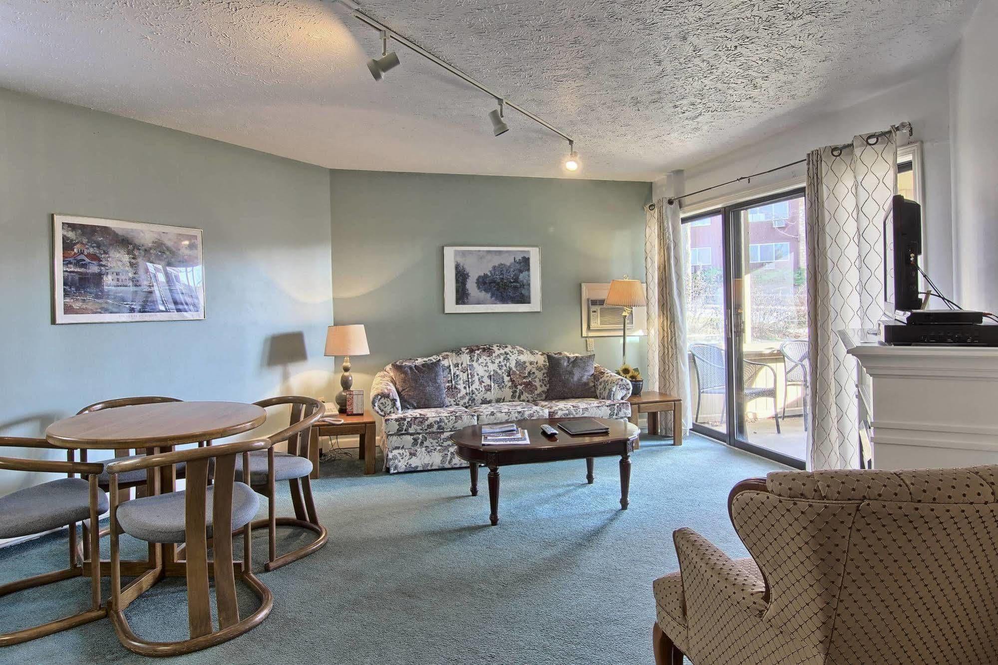 Pointes North Inn Charlevoix Extérieur photo